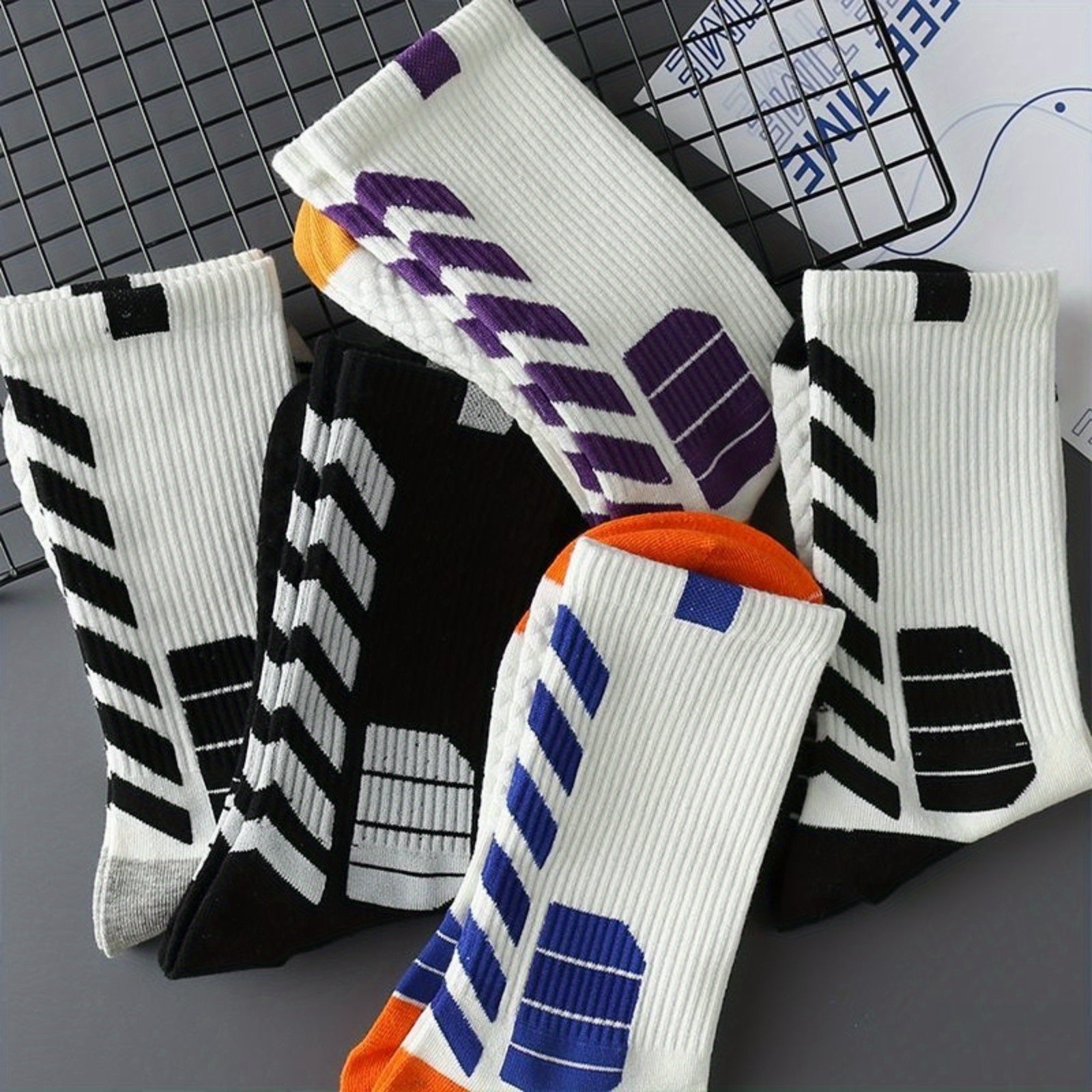 Men's Basketball Crew Socks - Moisture Wicking & Odor Resistant