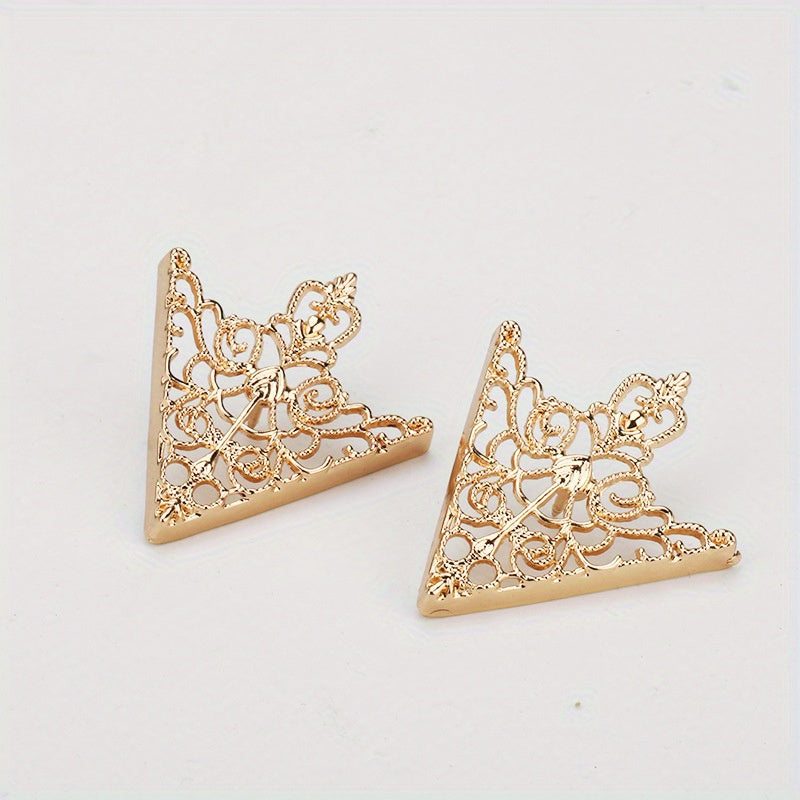 Antique Bronze Retro Palace Collar Pin Hollow Pattern Triangle Collar Buckle