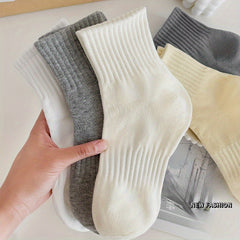 5 Pairs Men's Solid Crew Socks Breathable Comfy Casual Unisex Socks