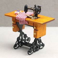 1:12 Scale Metal Sewing Machine for Dollhouses