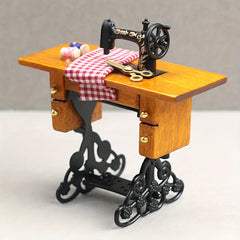 1:12 Scale Metal Sewing Machine for Dollhouses