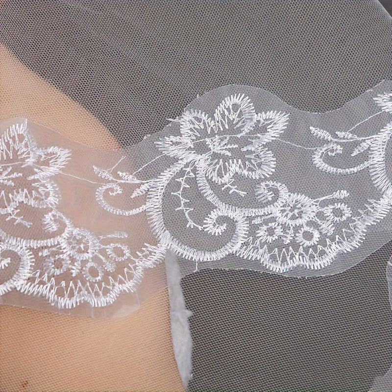 Vintage Lace Bridal Veil with Floral Lace for Brides