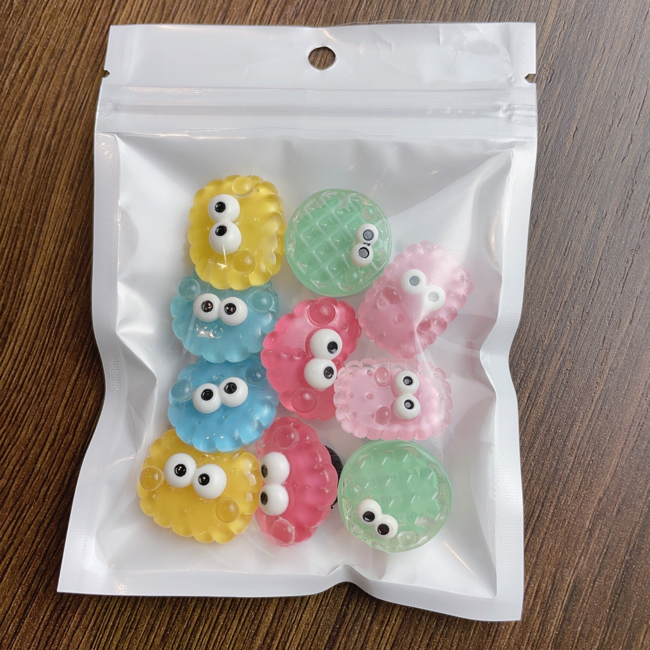 10pcs 3D Shoe Charms Eyes Biscuit Sandals Decoration
