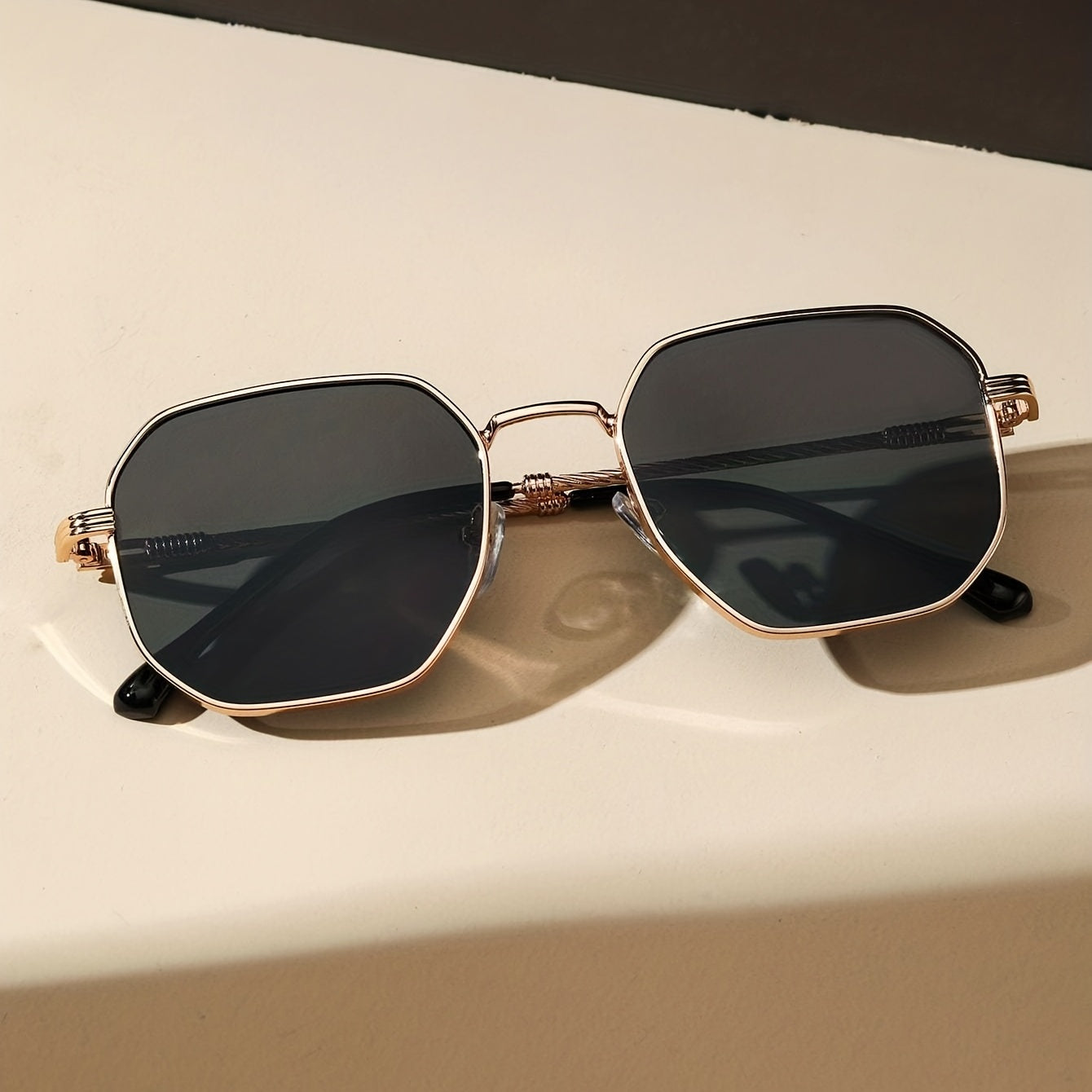 Metal Geometric Frame Sunglasses Vintage Hollow Temple UV400