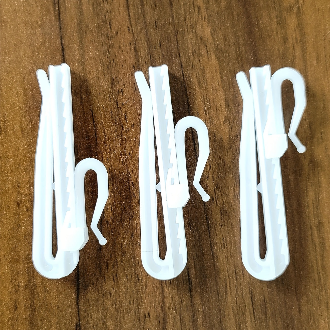 20pcs Plastic Curtain Hooks Adjustable Curtain Clip Hook