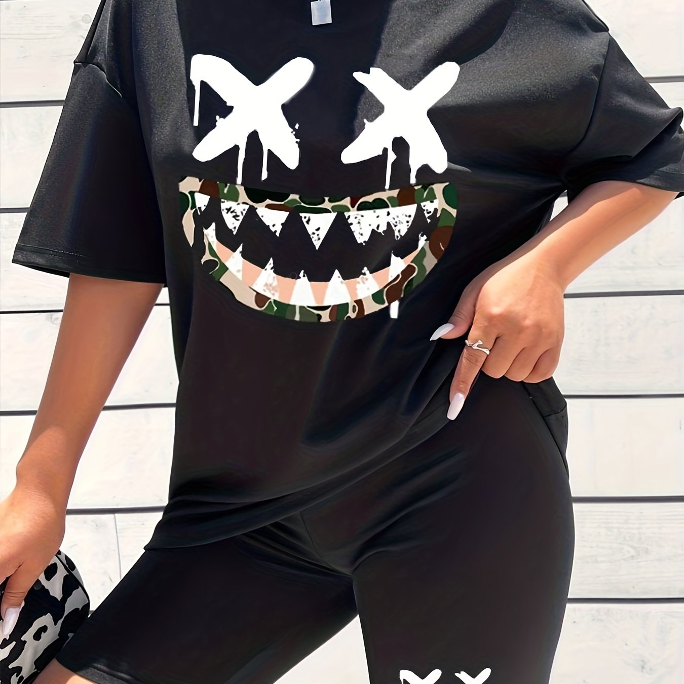2pcs Cartoon Graphic Loose Short Sleeve T-shirts & Shorts Women's Activewear