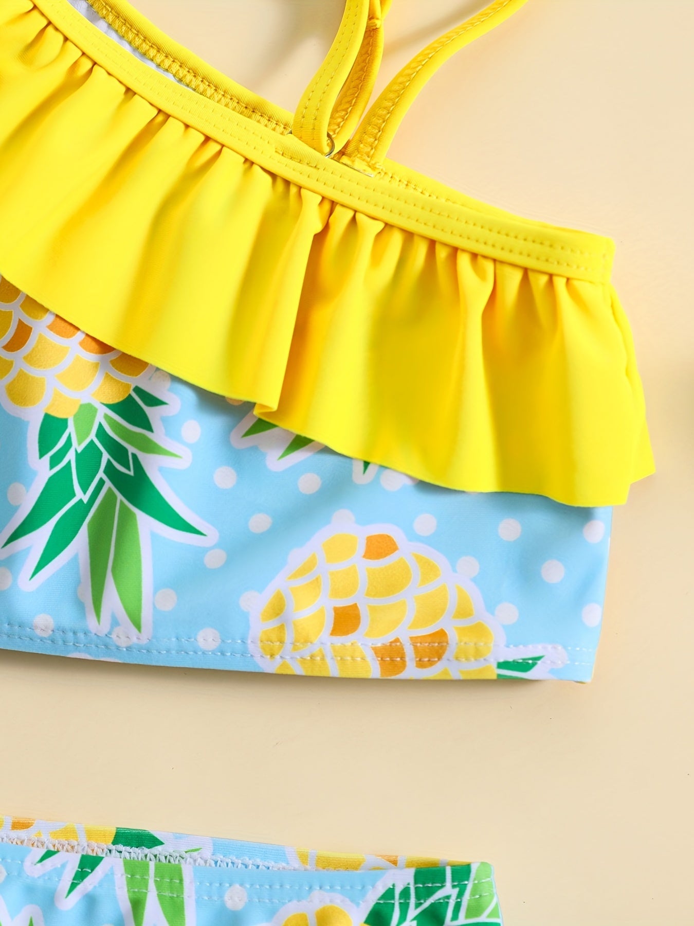 2pcs Girls Ruffled Trim Cami Top & Pineapple Shorts Bikini Set