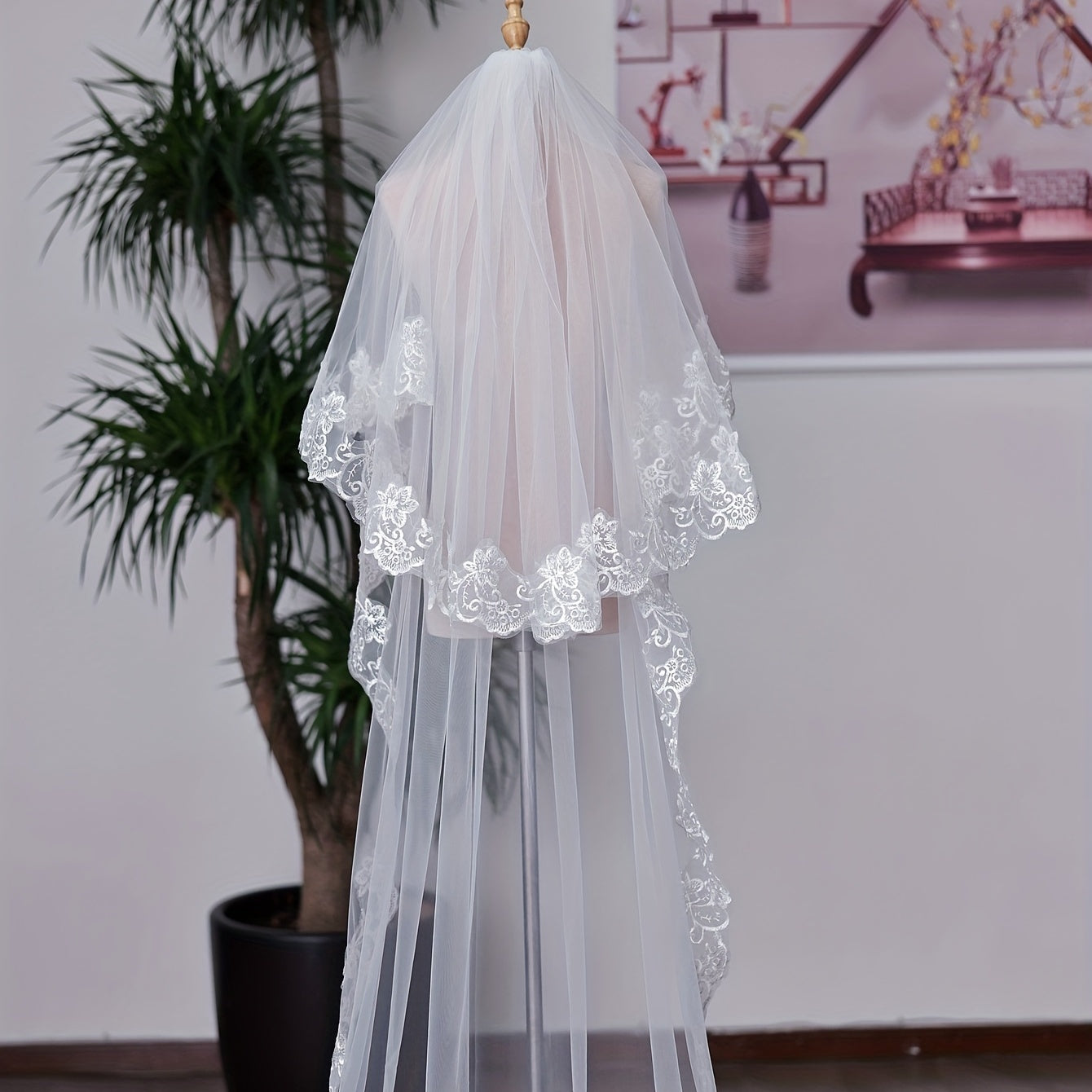 Flower Pattern Lace Edge Bridal Veil Long Tail Classic Wedding Accessory