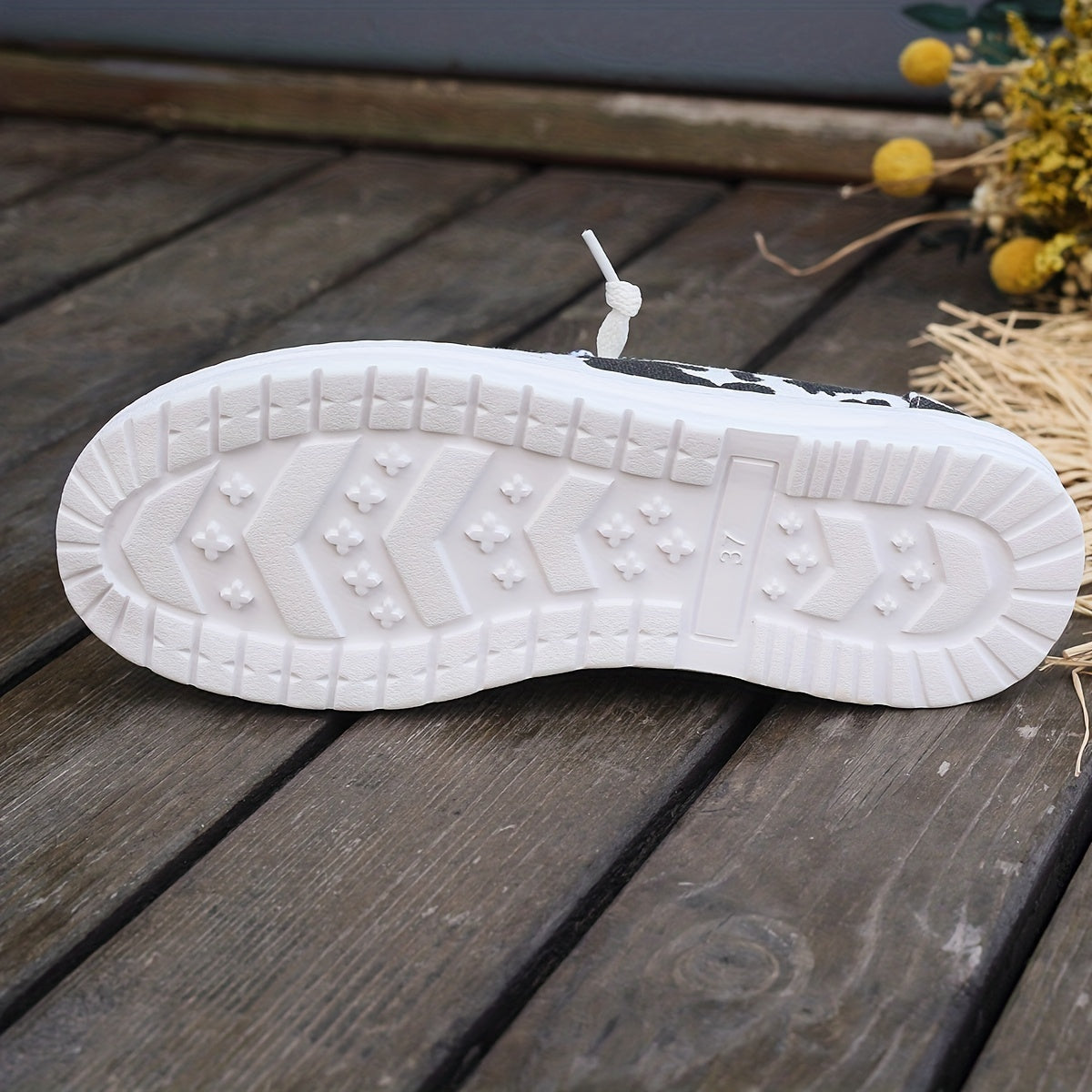 Sunflower & Dairy Cow Print Skate Shoes Lightweight Low Top Sport Shoes