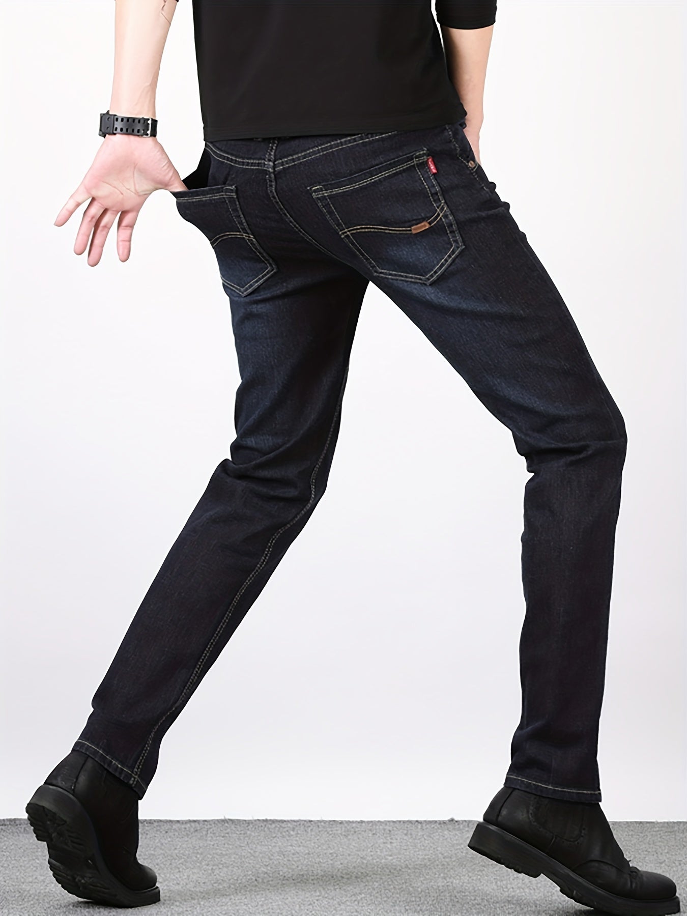 Men's Classic Regular Fit Distressed Jeans