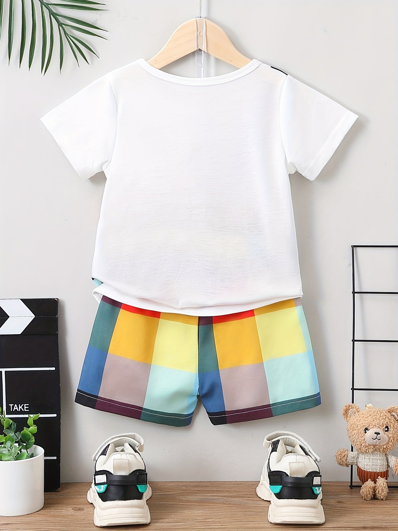 Boys Teen Bear Graphic Print T shirt & Plaid Shorts Set For Summer
