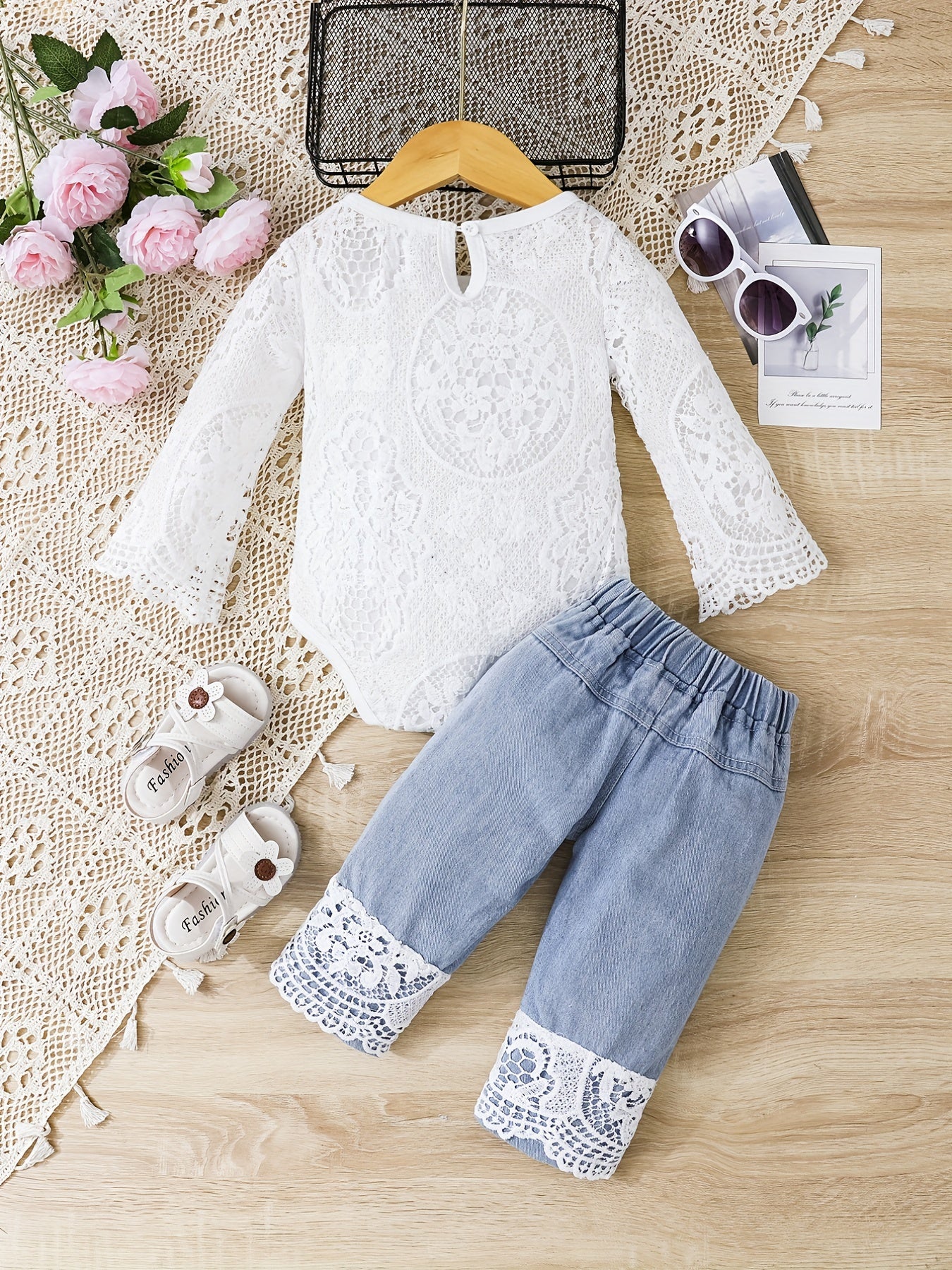 2pcs Baby Girls Long Sleeve Lace Onesie & Ripped Jeans Set
