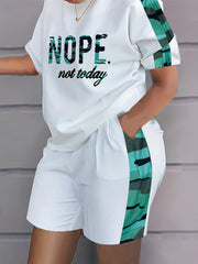 Camo & Slogan Print Top & Shorts Outfit Set