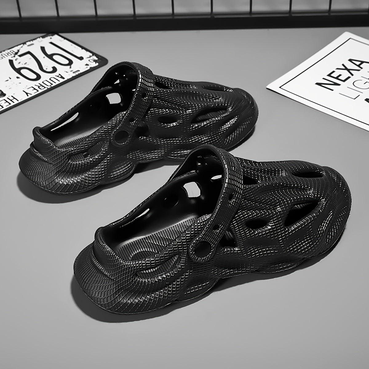 Men's Lightweight Hollow Out Sandals Spring And Summer
