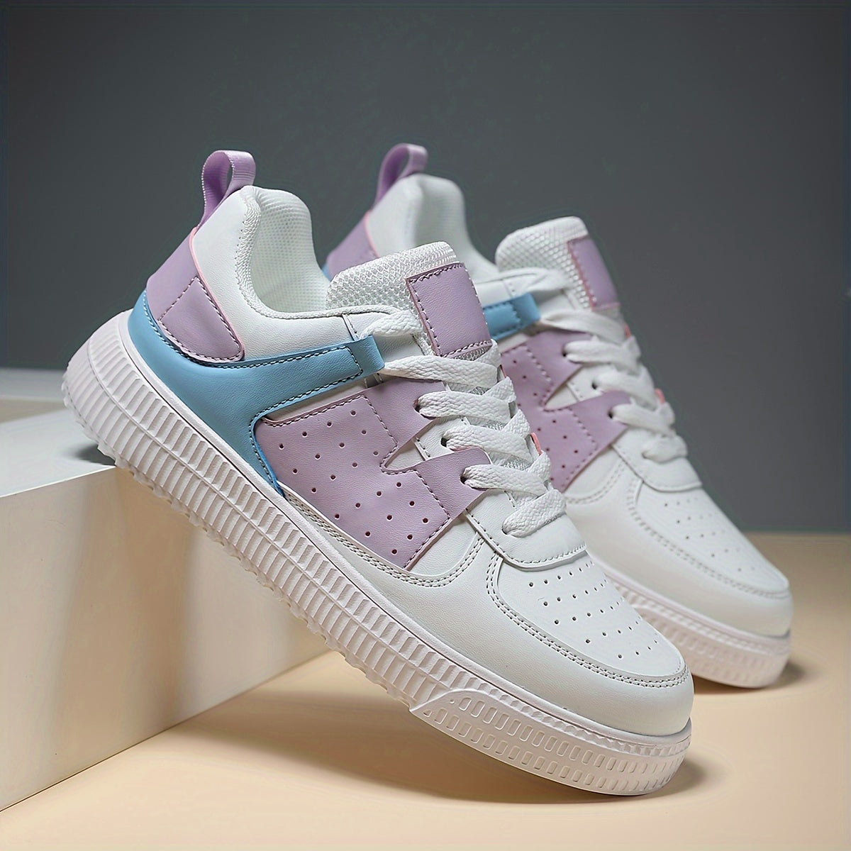 Women's Block Round Toe Skate Shoes Lightweight Comfortable Sneakers