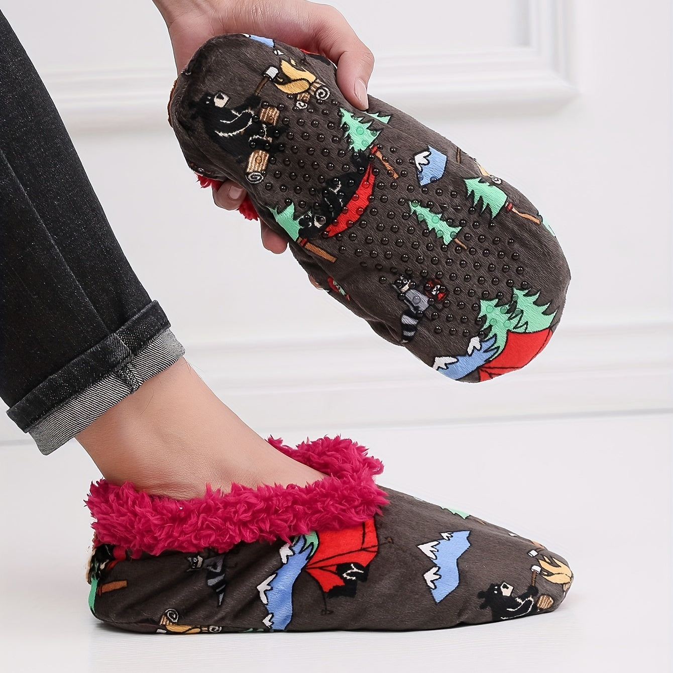 Cozy House Slippers Anti-Skid Slip-on Cartoon Graphic Shoes For Men
