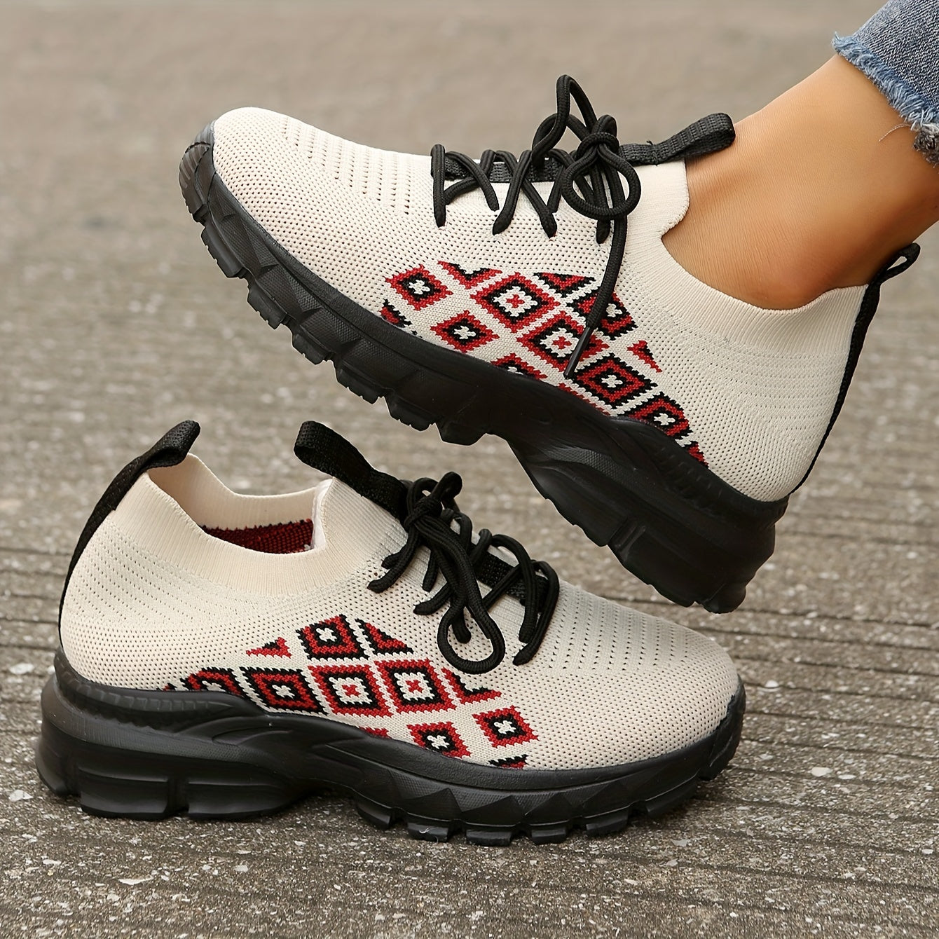 Women's Fashionable Breathable Mesh Road Running Shoes