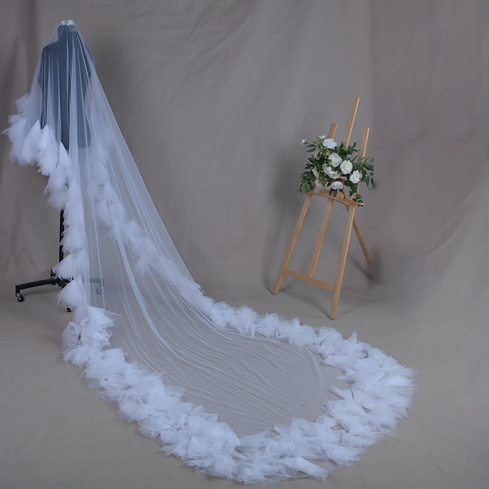 Romantic Bridal Veil with Comb and Long Train Wedding Accessory