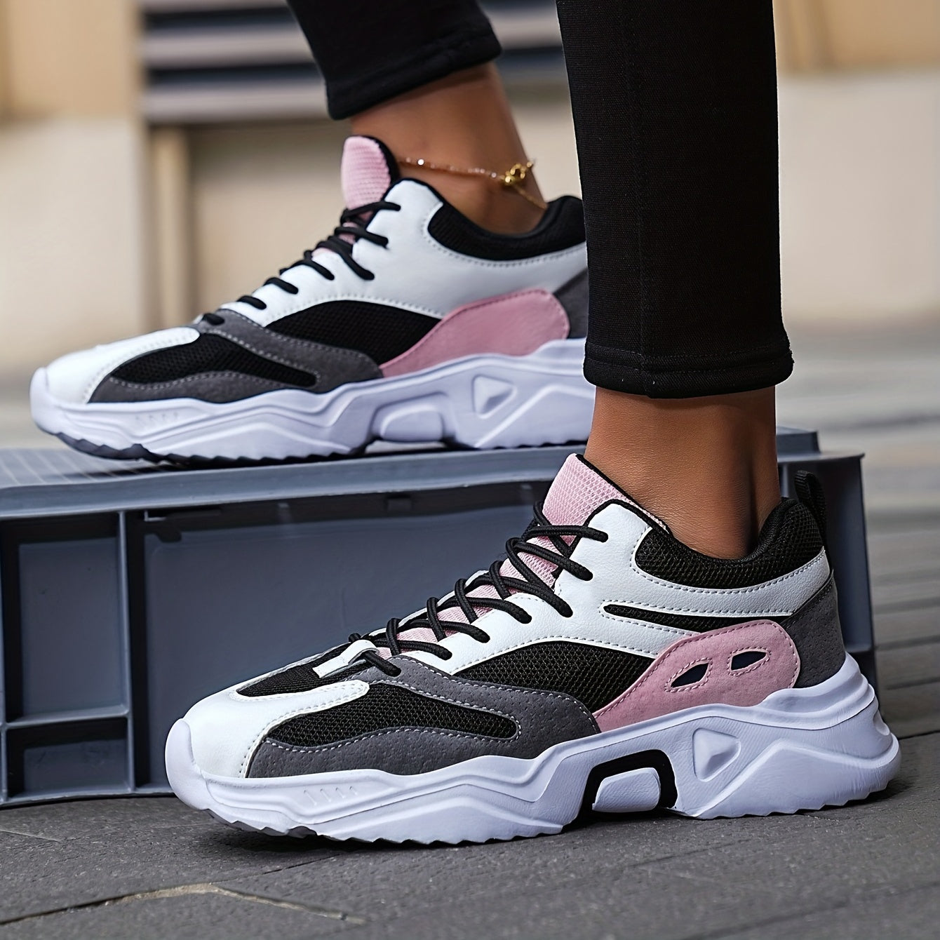 Women's Colorblock Mesh Sneakers Lace Up Soft Non-slip Outdoor Shoes