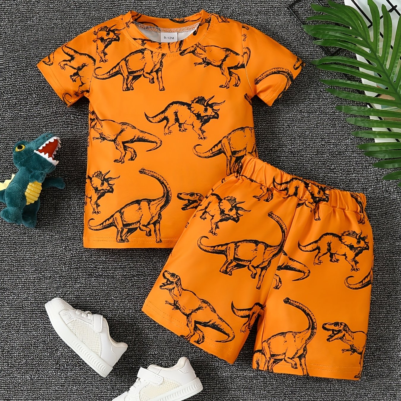 2pcs Little Boy Casual Dinosaurs Graphic Short Sleeve Tees & Shorts Set