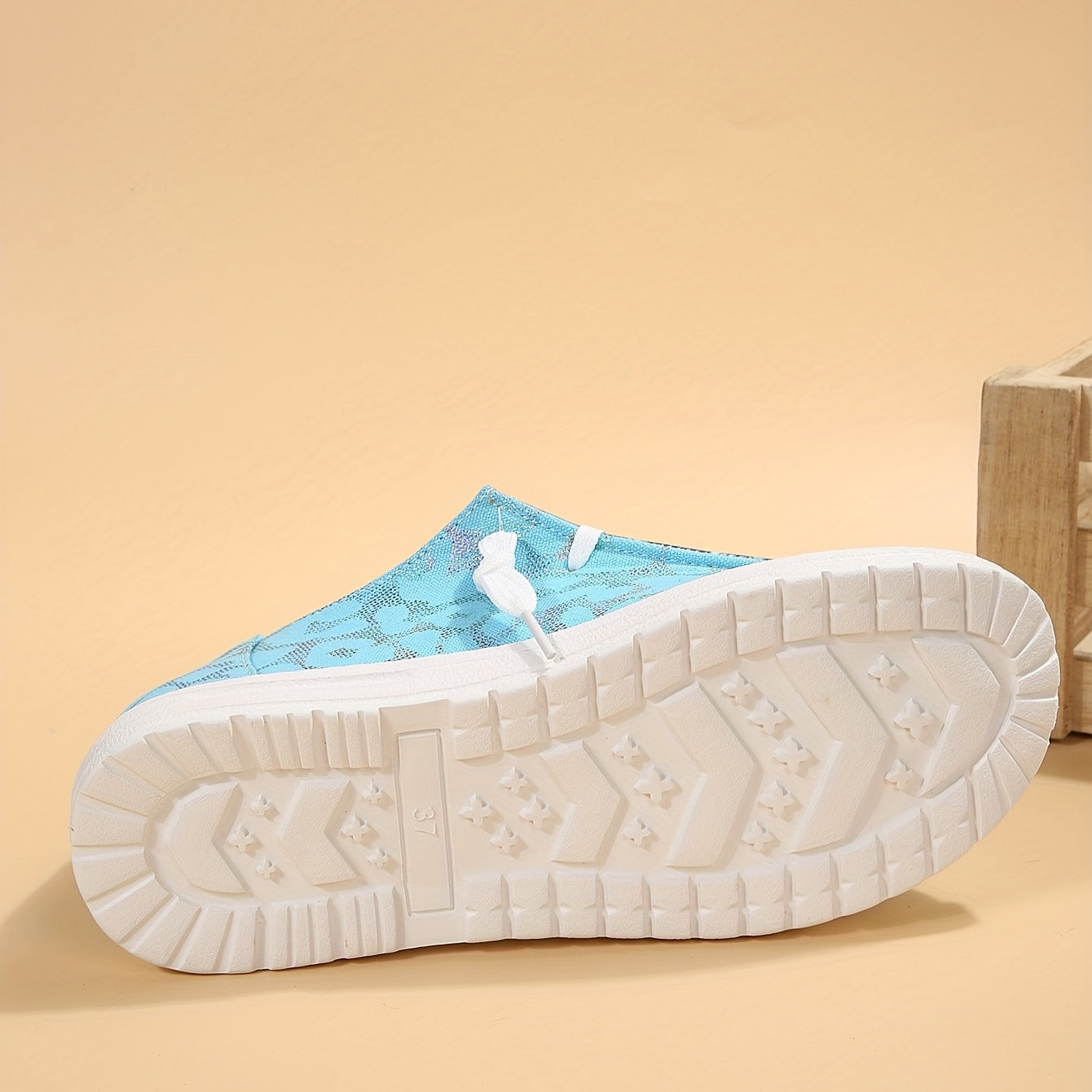 Women's Bull Head Print Low Top Sneakers Lace Up Shoes