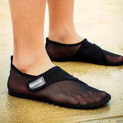 Women's Lightweight Mesh Water Shoes Quick Drying Slip on Beach Shoes