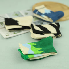 Men's Cartoon Snow Mountain Crew Socks Breathable Comfy Casual Street Style