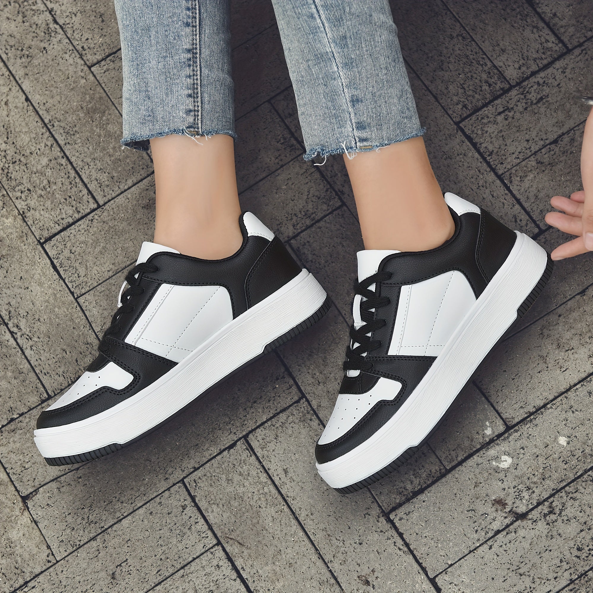 Women's Low Cut Board Shoes Casual Sports Shoes Fashionable Skateboard Shoes