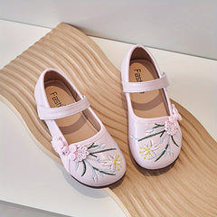 Chinese Embroidered Flower Flat Shoes for Girls Spring/Autumn