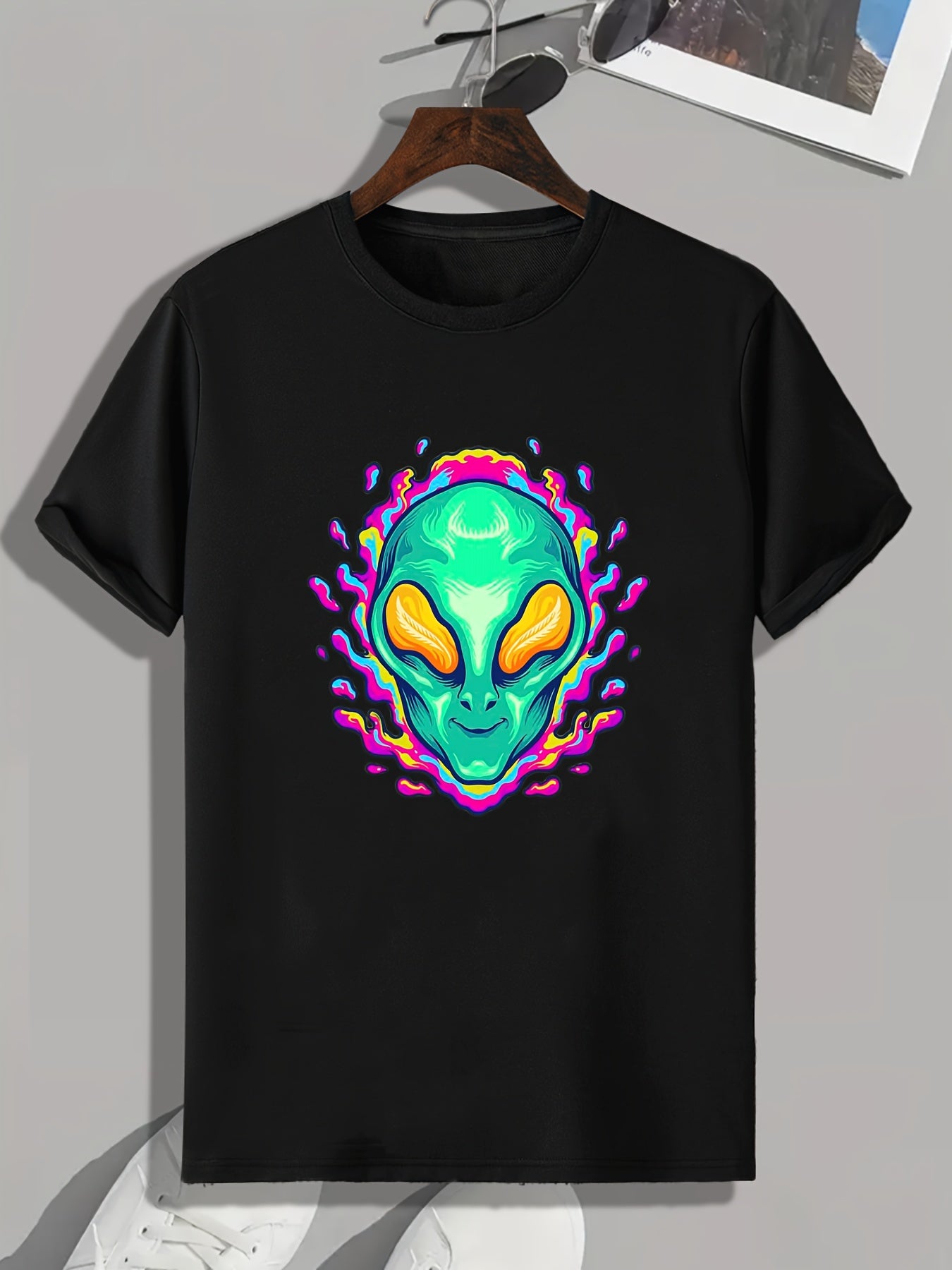 Alien Print Men's Graphic T-shirt for Summer