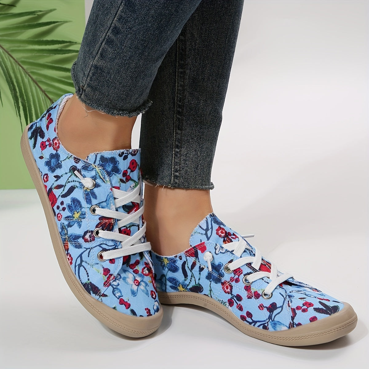 Women's Flower Pattern Canvas Lace Up Flat Sneakers