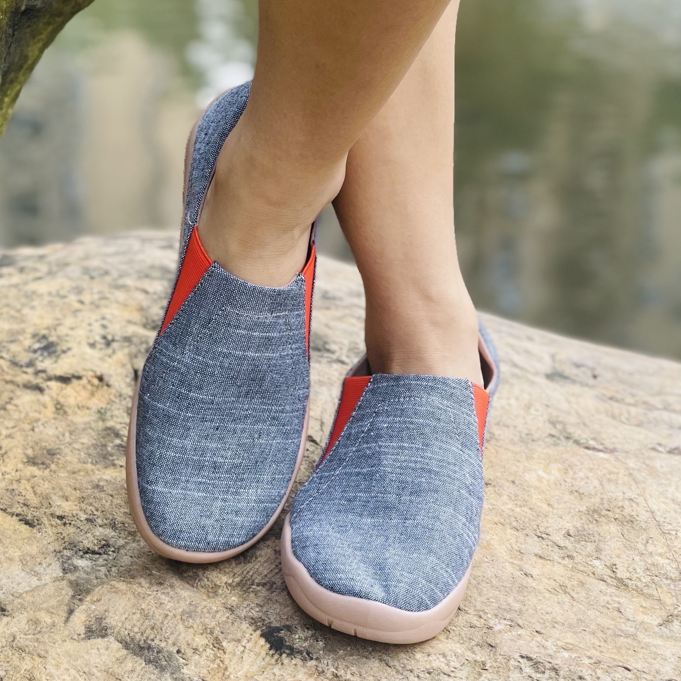 Women's Colorblock Flat Canvas Shoes Slip On Rubber Sole Comfy Travel Shoes