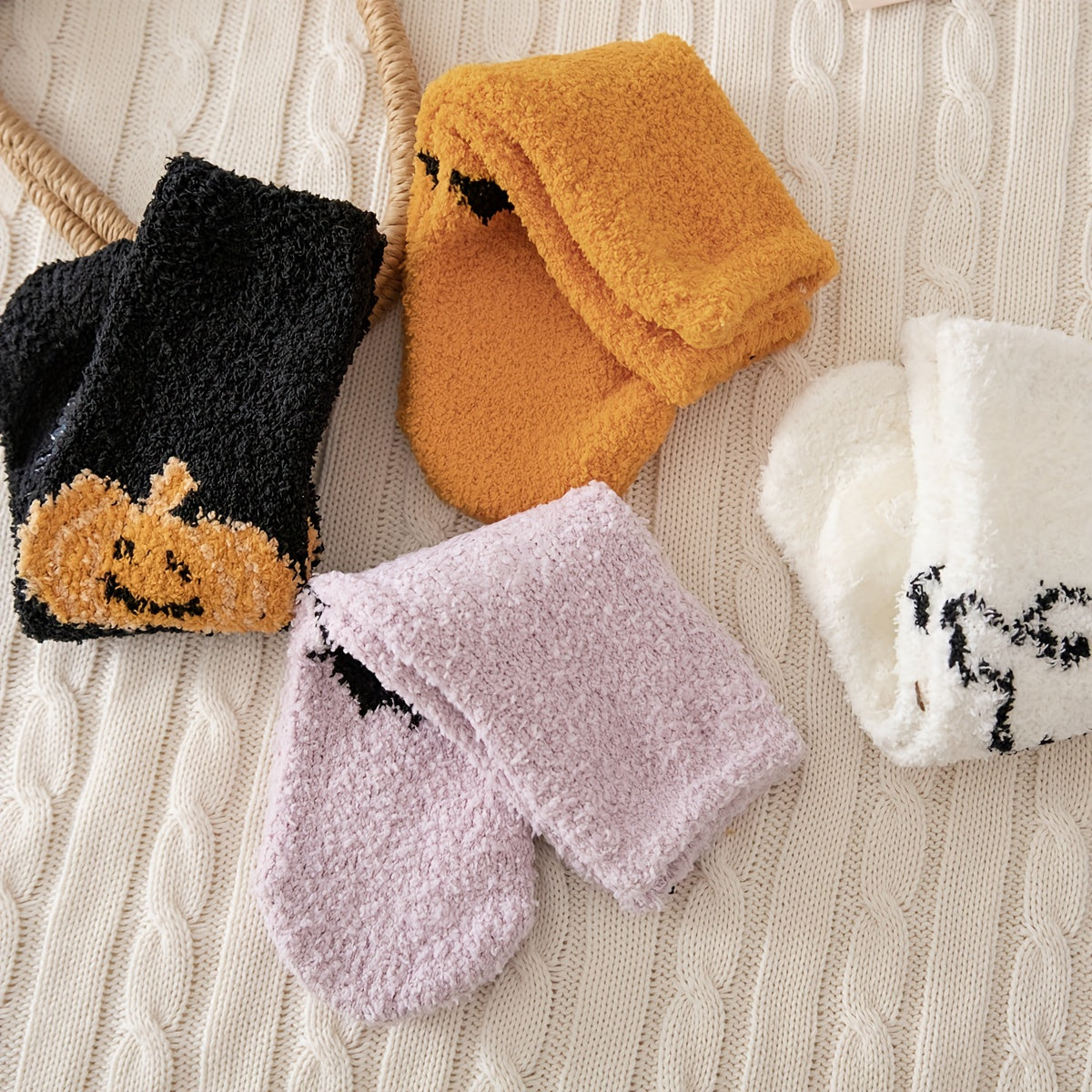 4 Pairs Pumpkin & Bat Print Socks & Funny Halloween Fuzzy Socks