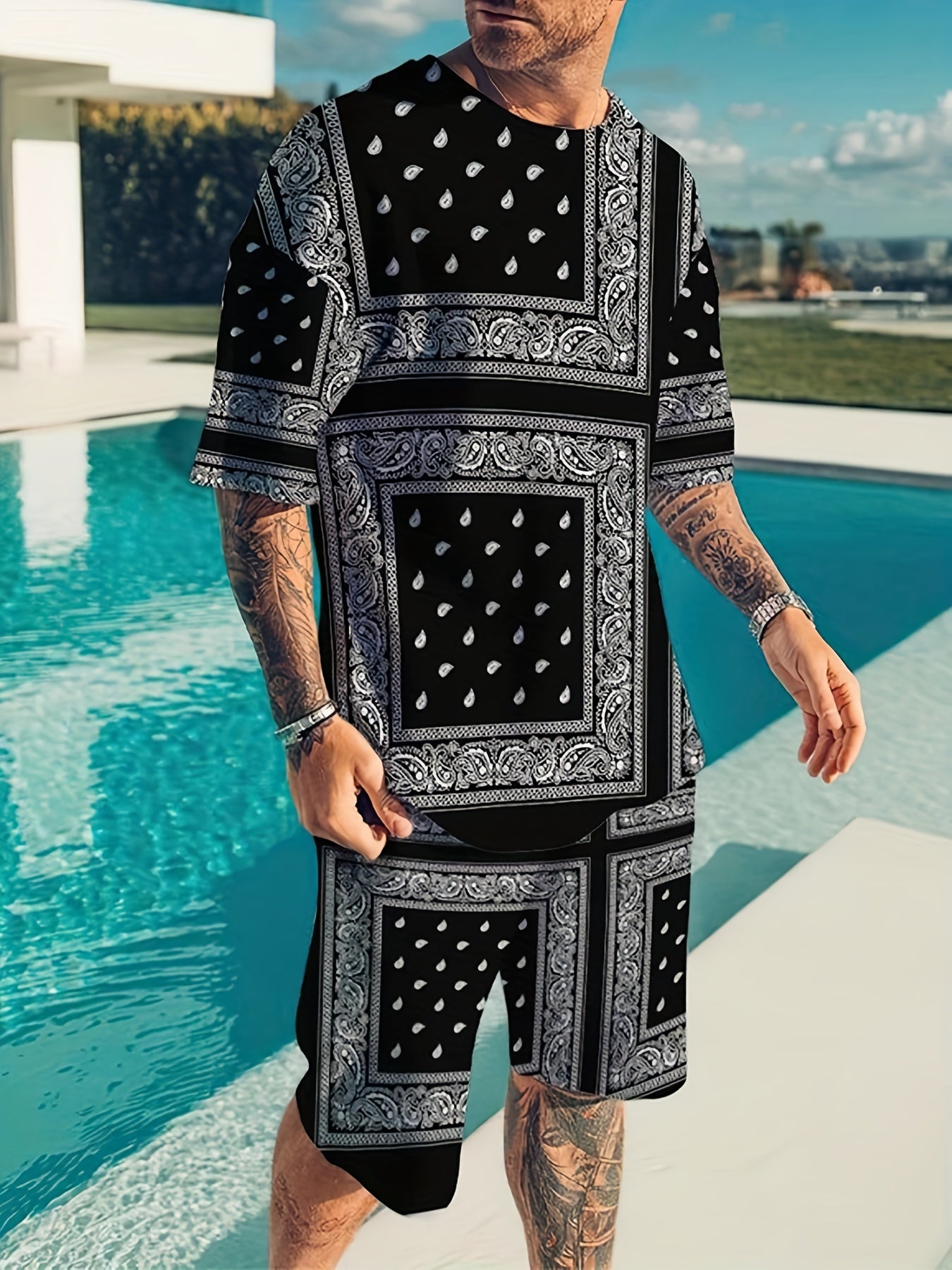Bandana Print Men's 2Pcs Outfits Crew Neck Short Sleeve T shirt And Shorts Set