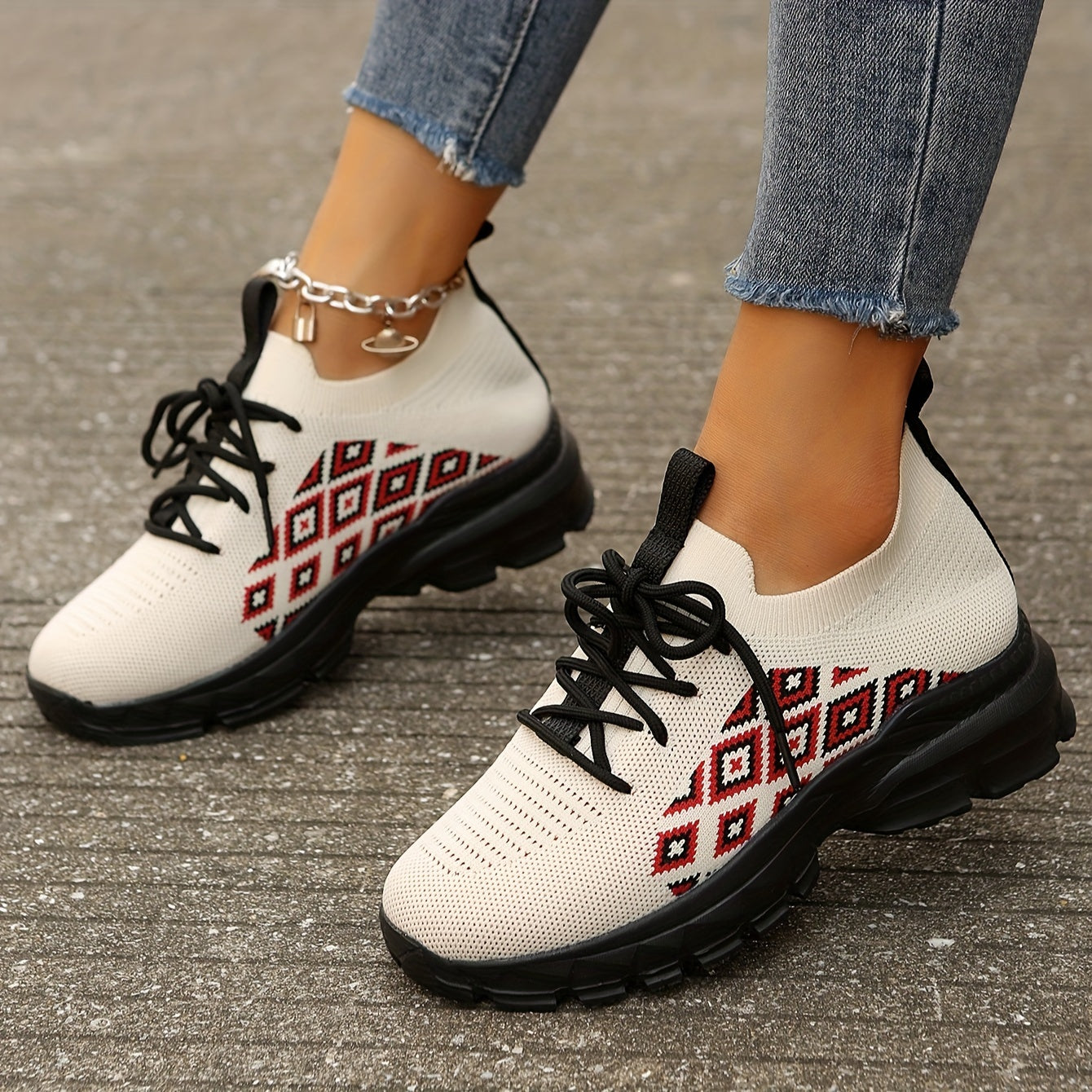 Women's Fashionable Breathable Mesh Road Running Shoes