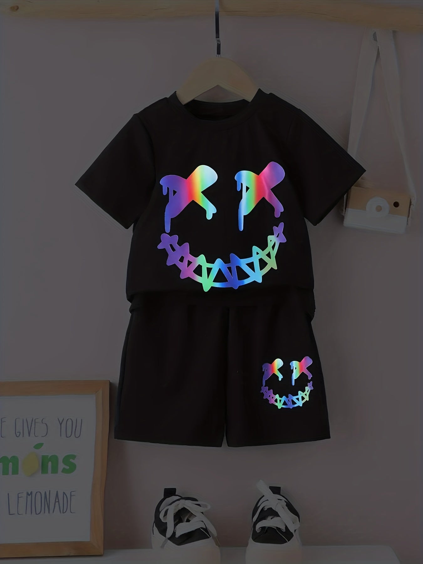 Boys Smile Face Graphic Print T-shirt & Shorts Set, Summer Kids Clothing