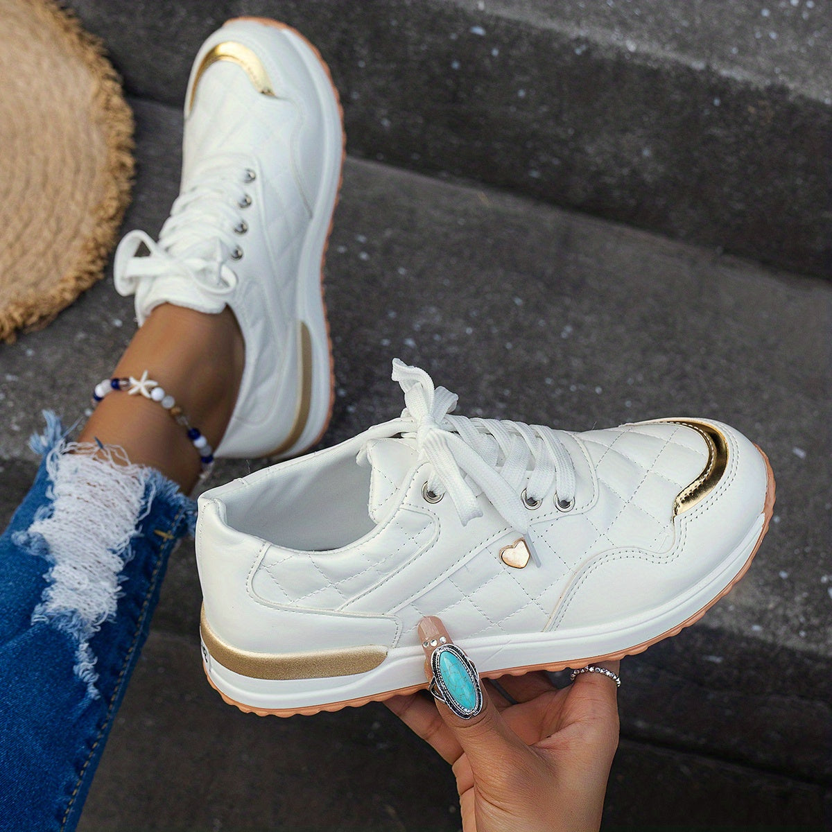 Women's Quilted Pattern Sneakers Lace Up Low Round Toe Lightweight Shoes