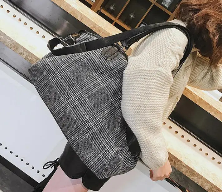 Women's Portable Travel Bag Large Capacity Cylinder Luggage Bag