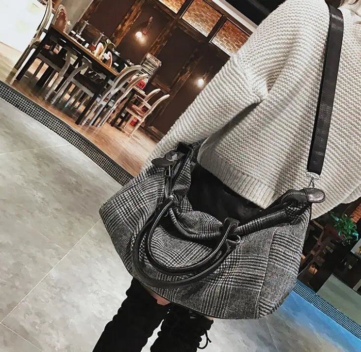 Women's Portable Travel Bag Large Capacity Cylinder Luggage Bag
