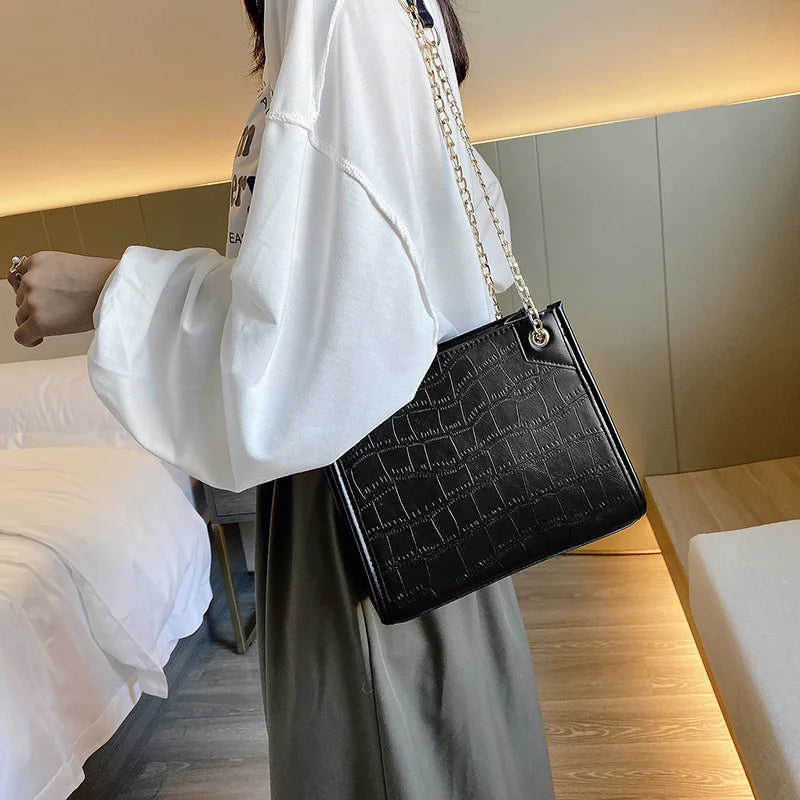 Vintage Retro Hobo Chain Messenger Soft Flap Shoulder Crossbody Pack Women Purse