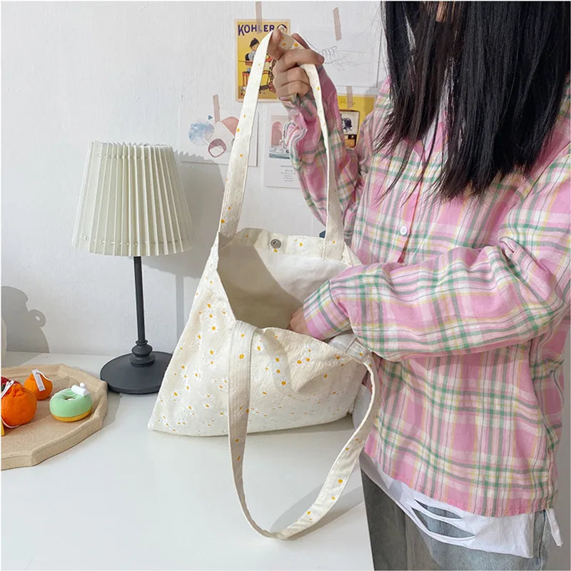 Casual Canvas Shoulder Bag with Large Capacity Embossed Daisy Handbag