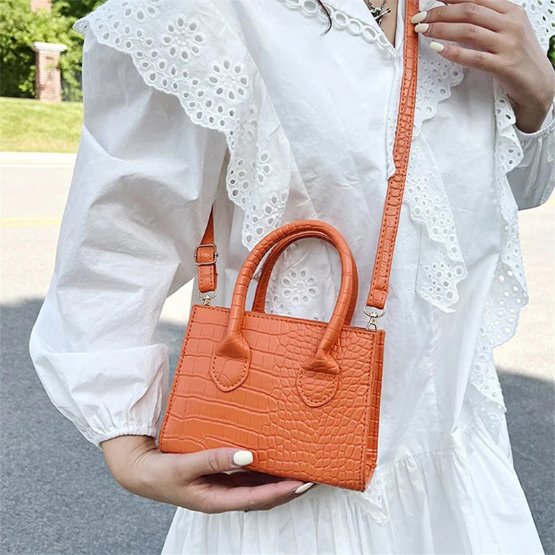 Crocodile Pattern PU Leather Crossbody Bag for Women with Chain Shoulder Hand