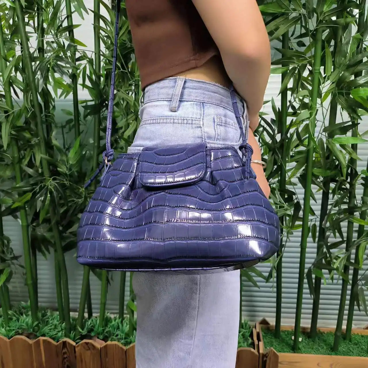 Crocodile Bag Hobo Cloud Shoulder Bag Lady Handbag for Autumn and Winter