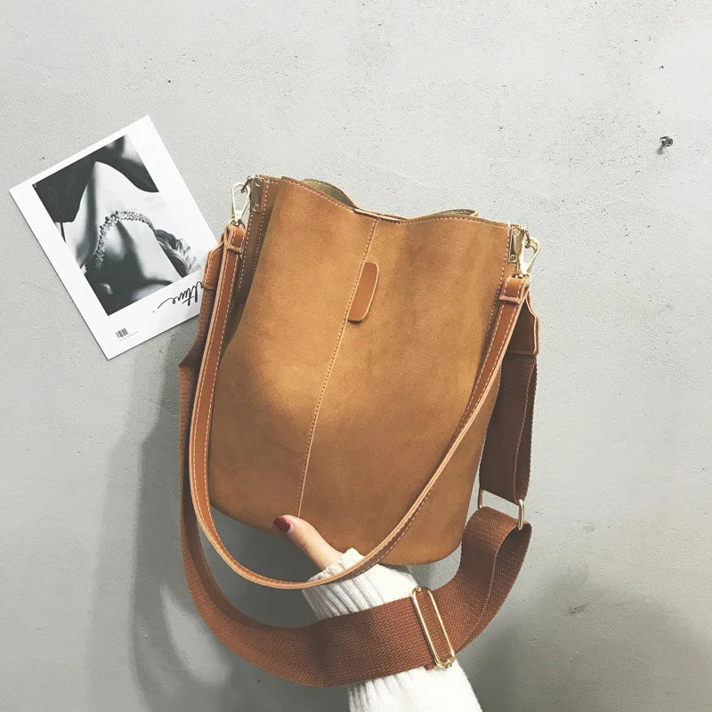 Women's Messenger Bag Large Capacity Tote Bucket Bag Retro Handbags
