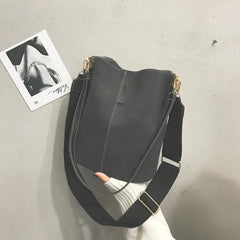 Women's Messenger Bag Large Capacity Tote Bucket Bag Retro Handbags