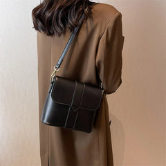 Retro Messenger Bag for Women, Shoulder Bag with Buckle, Crossbody Purse