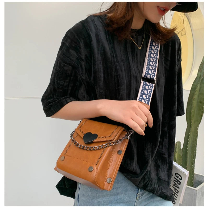 Women's PU Leather Messenger Crossbody Bag Retro Heart-Shaped Lock Shoulder Bag