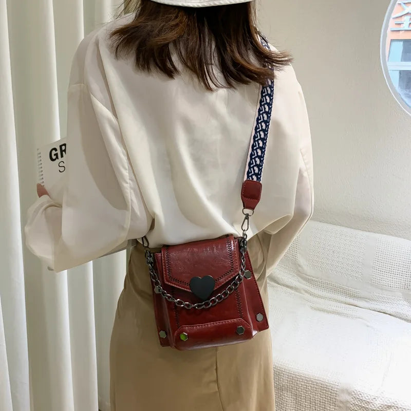 Women's PU Leather Messenger Crossbody Bag Retro Heart-Shaped Lock Shoulder Bag