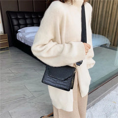 Retro Crocodile Pattern Shoulder Bag with Wide Strap