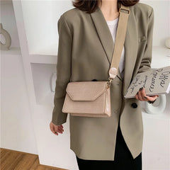 Retro Crocodile Pattern Shoulder Bag with Wide Strap
